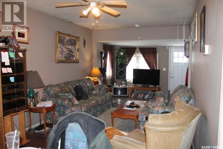 Photo 11 of 905 Robinson Street, Regina SK