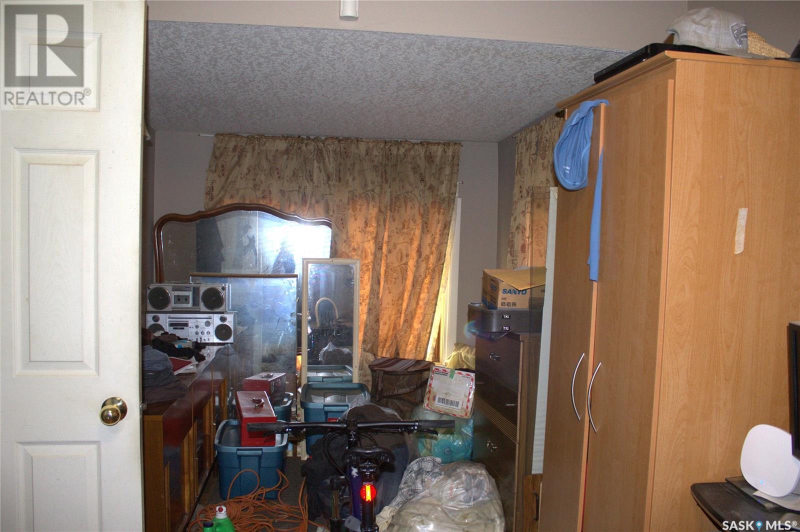 Photo 5 of 905 Robinson Street, Regina SK