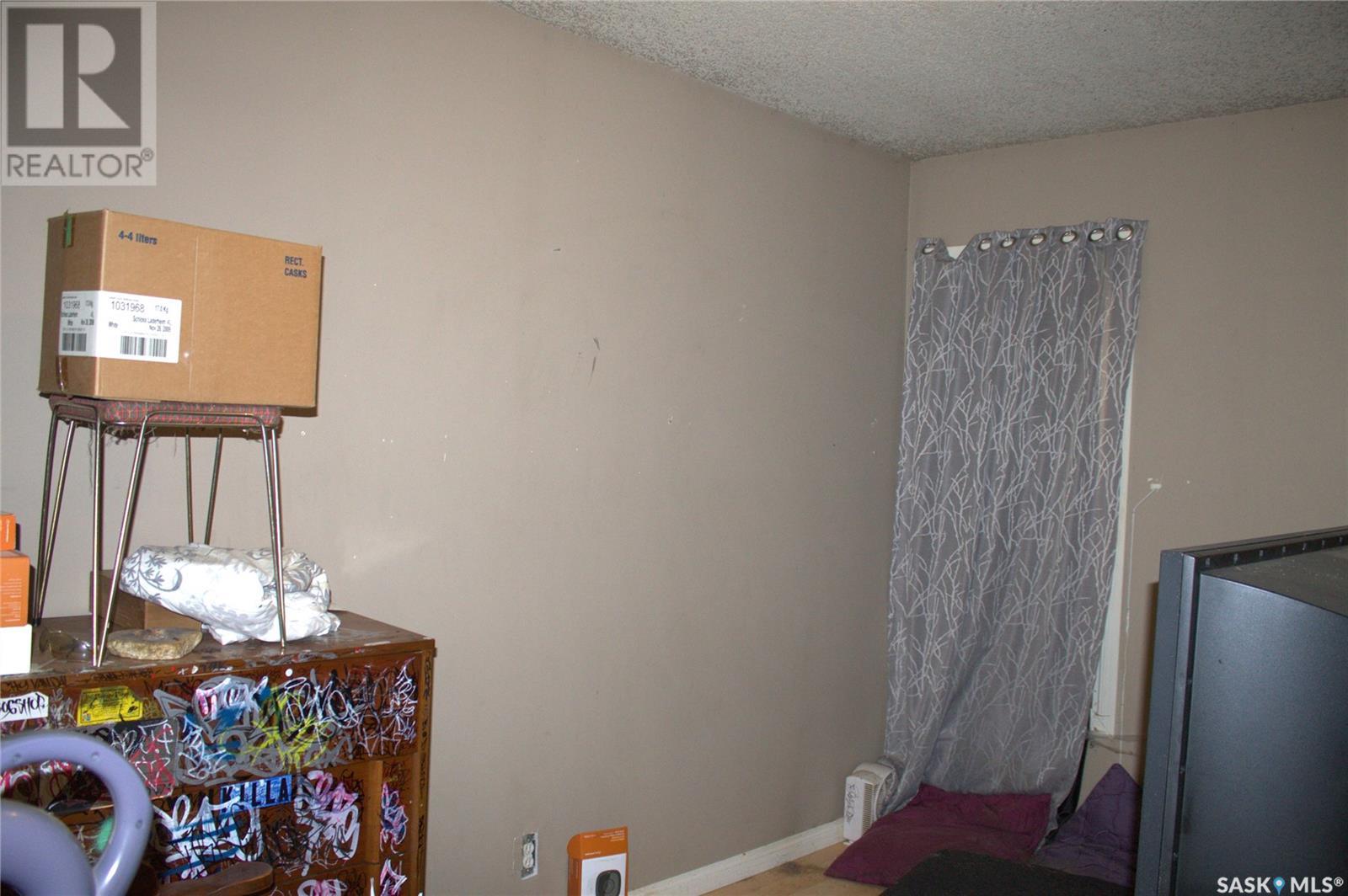 Photo 6 of 905 Robinson Street, Regina SK