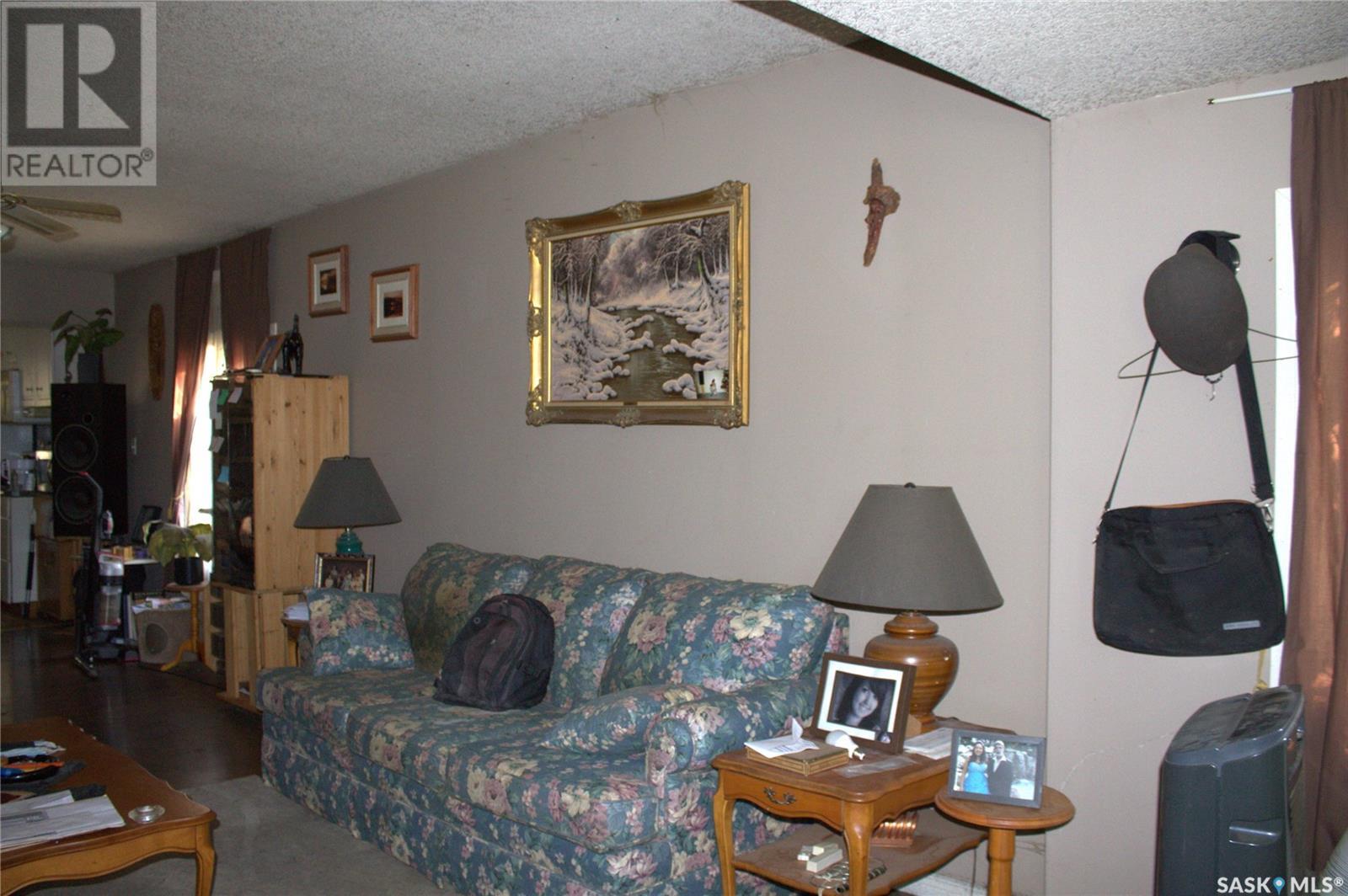 Photo 7 of 905 Robinson Street, Regina SK