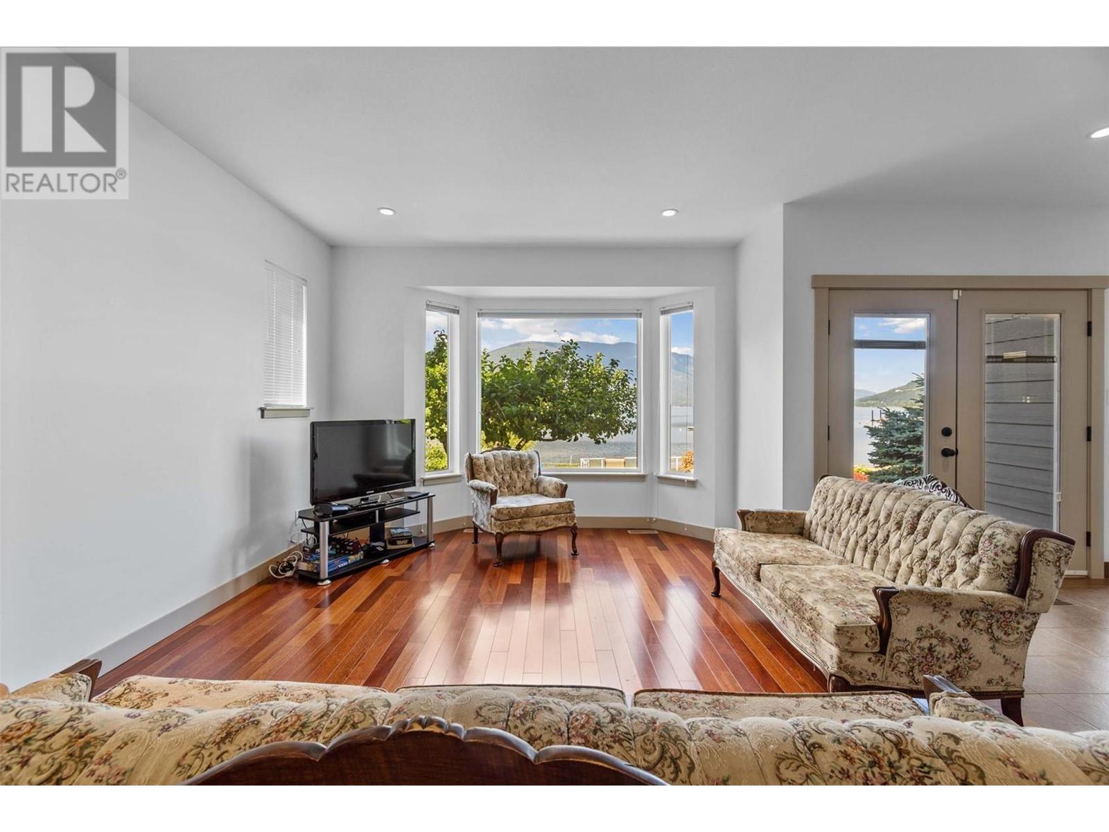 Photo 15 of 4751 75 Avenue Ne, Salmon Arm BC