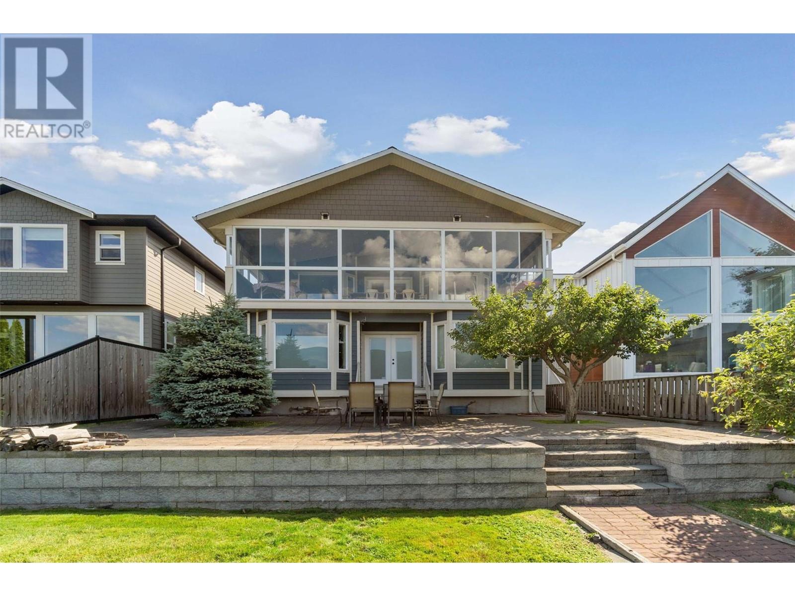 Photo 2 of 4751 75 Avenue Ne, Salmon Arm BC