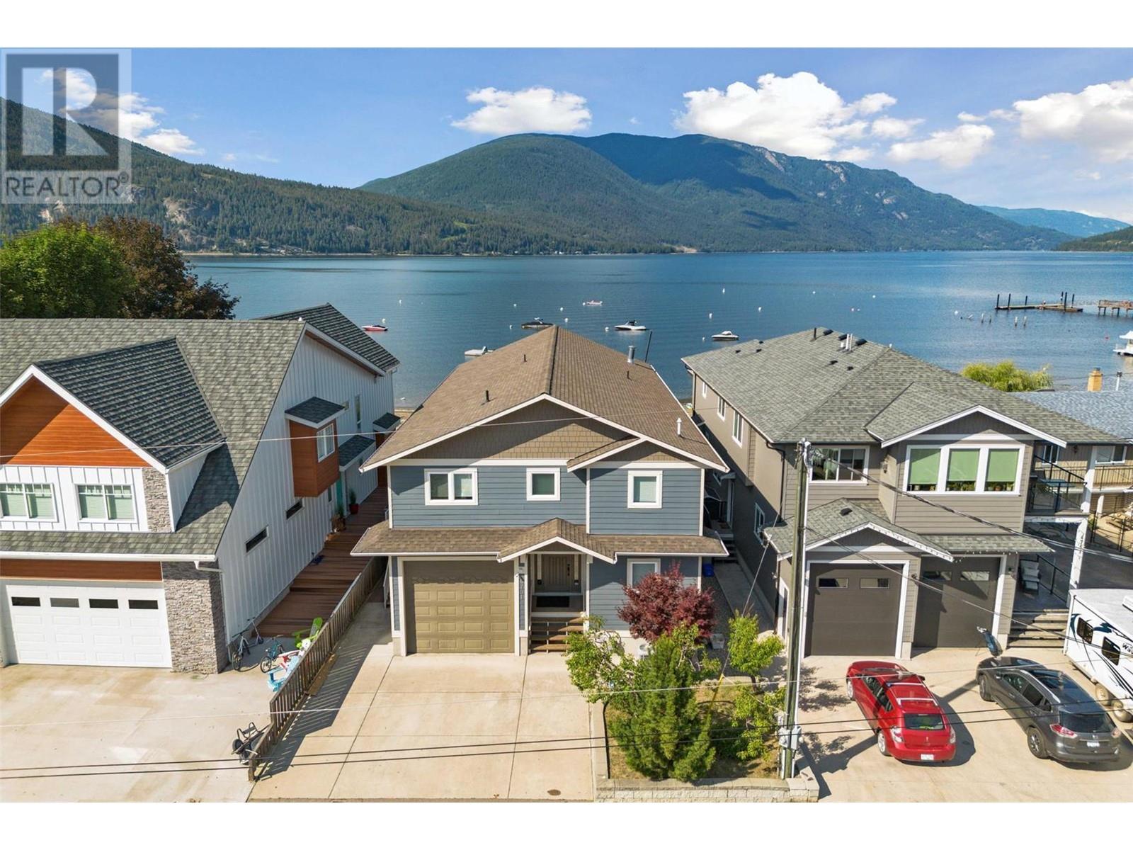 Photo 3 of 4751 75 Avenue Ne, Salmon Arm BC