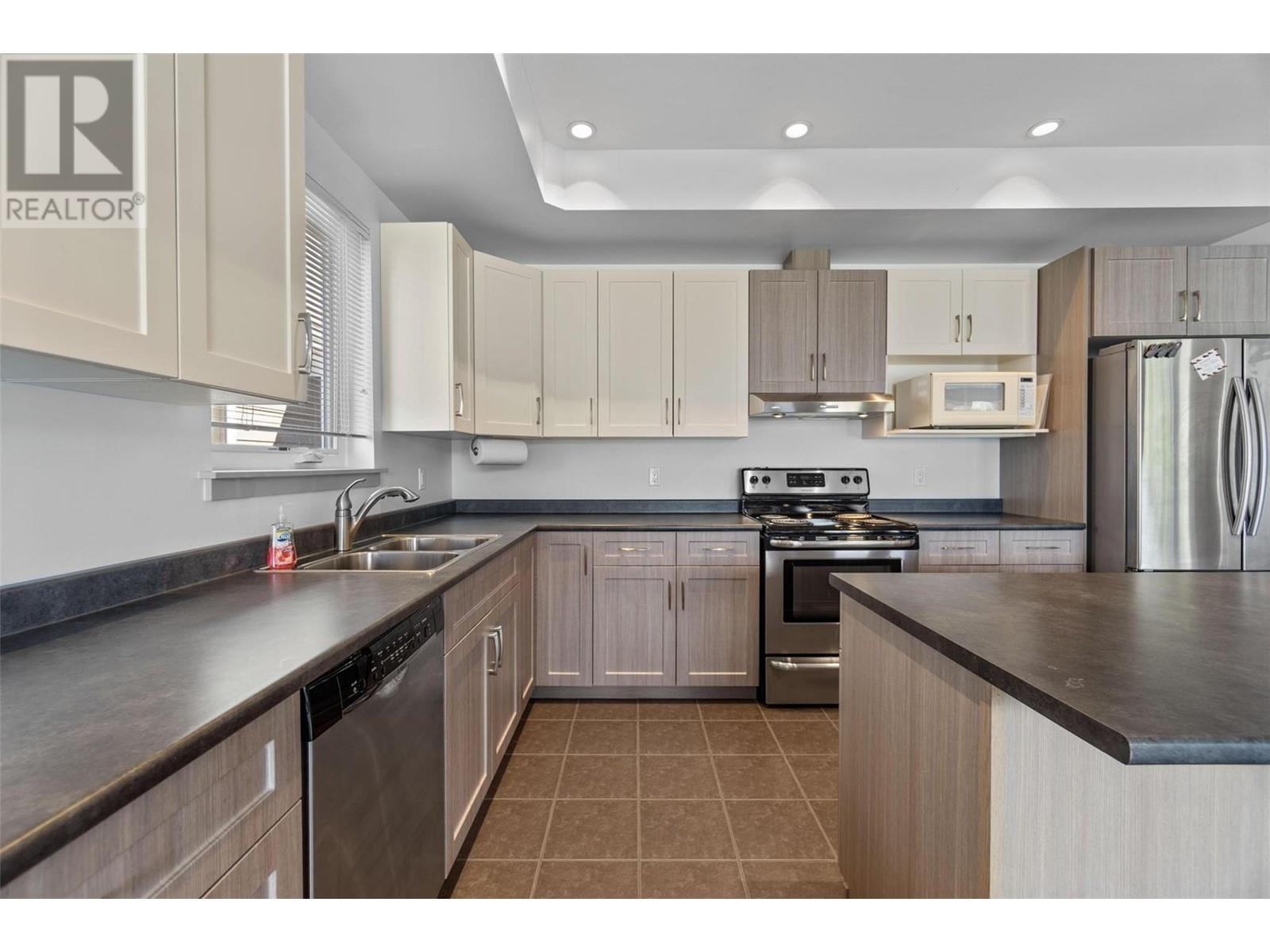 Photo 6 of 4751 75 Avenue Ne, Salmon Arm BC