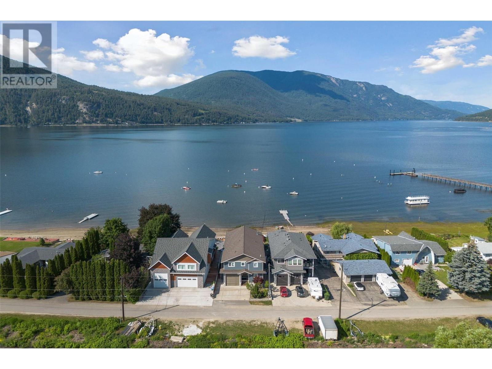 Photo 4 of 4751 75 Avenue Ne, Salmon Arm BC