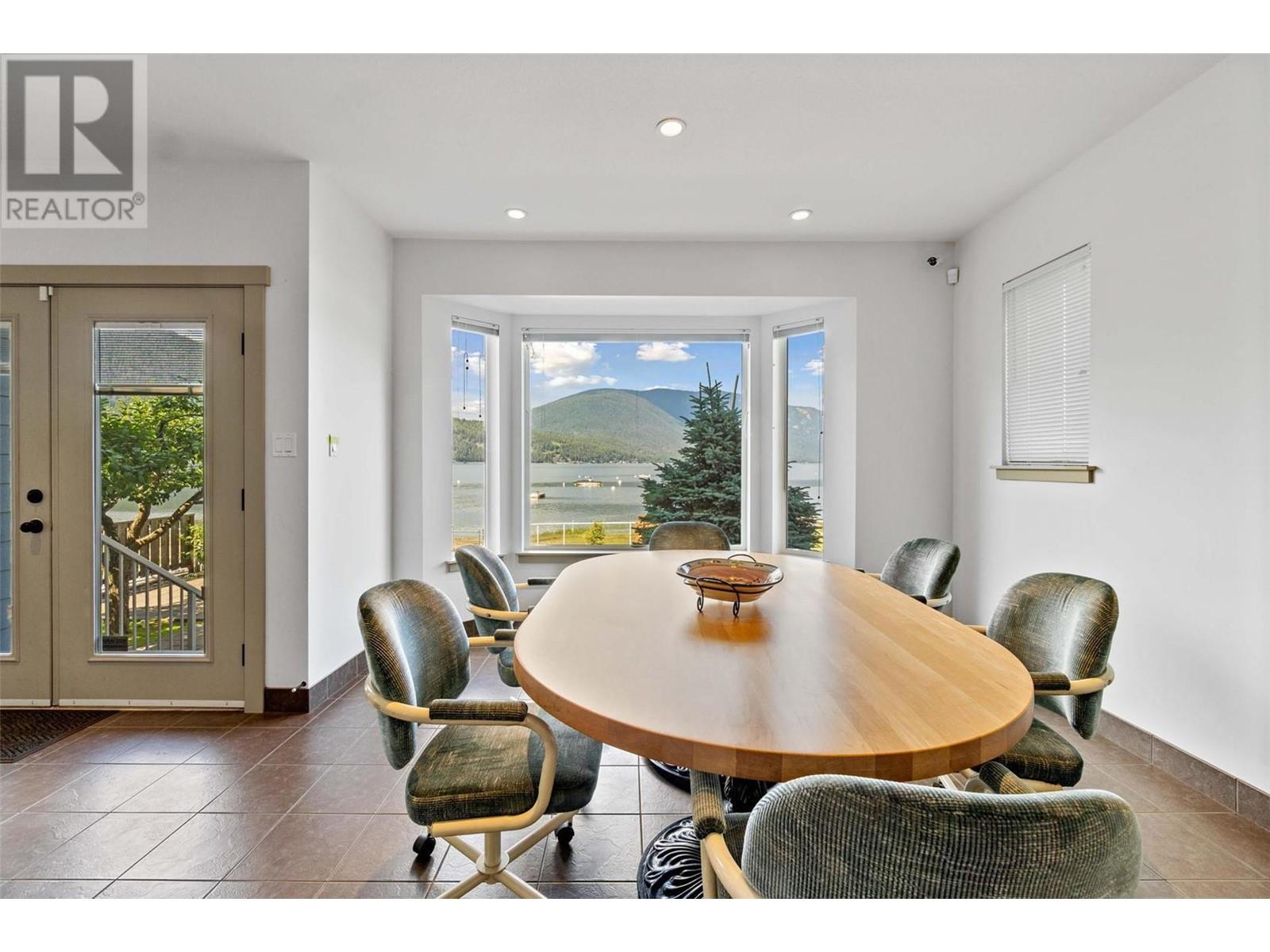 Photo 9 of 4751 75 Avenue Ne, Salmon Arm BC