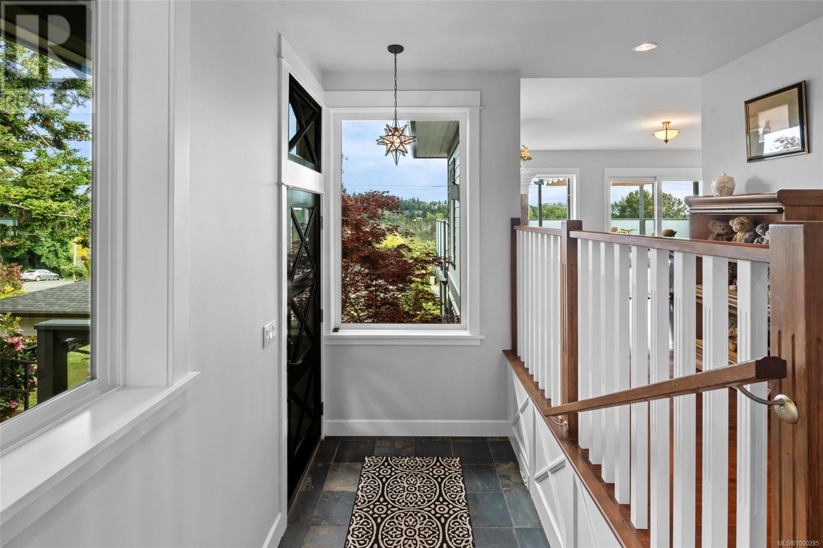 834 Royal Oak Ave, Saanich
