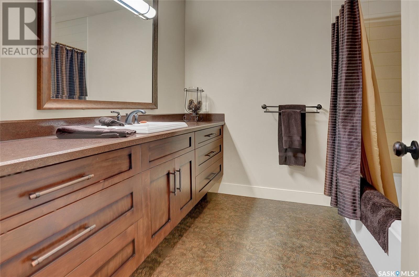 Photo 9 of 1 1590 4th Avenue, Moose Jaw SK