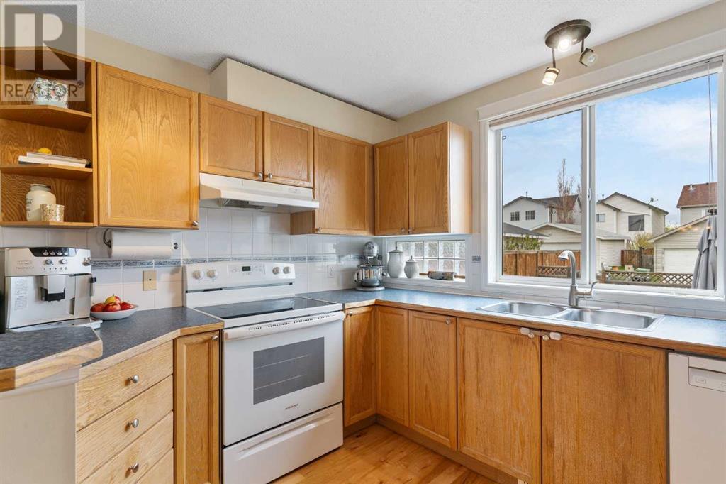 Single Family House for Sale in  Tuscany Springs Way NW Tuscany Calgary 