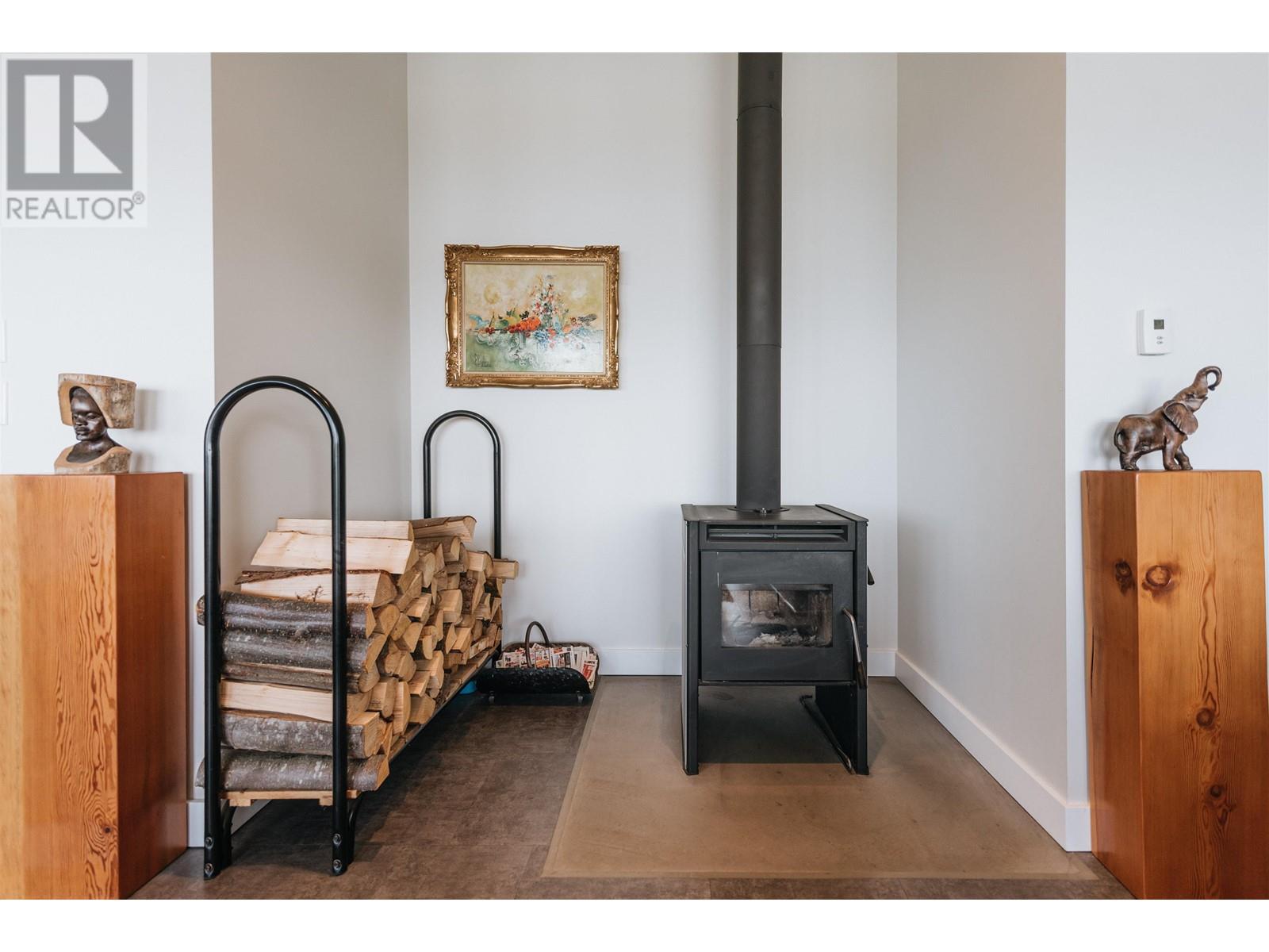 2247 PIXTON ROAD, Roberts Creek real estate listing R2979098