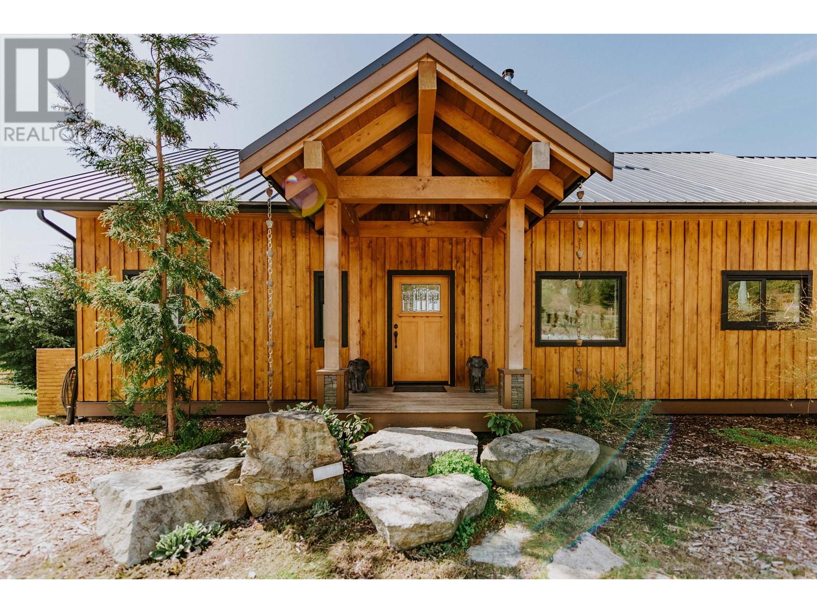 2247 PIXTON ROAD, Roberts Creek real estate listing R2979098