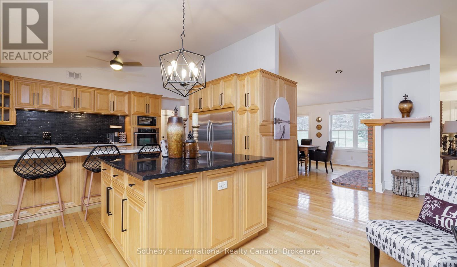 Photo 17 of 427 West Browns Road, Huntsville ON