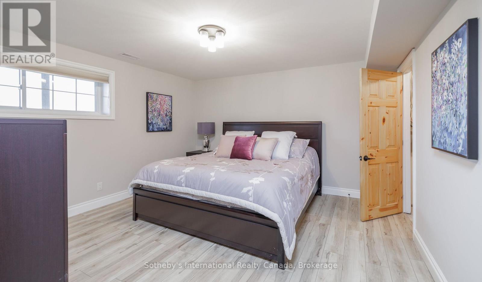 Photo 16 of 427 West Browns Road, Huntsville ON