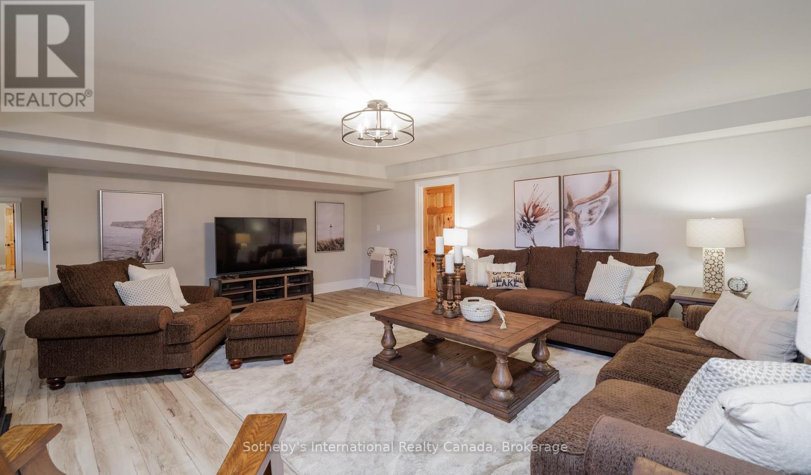 Photo 33 of 427 West Browns Road, Huntsville ON