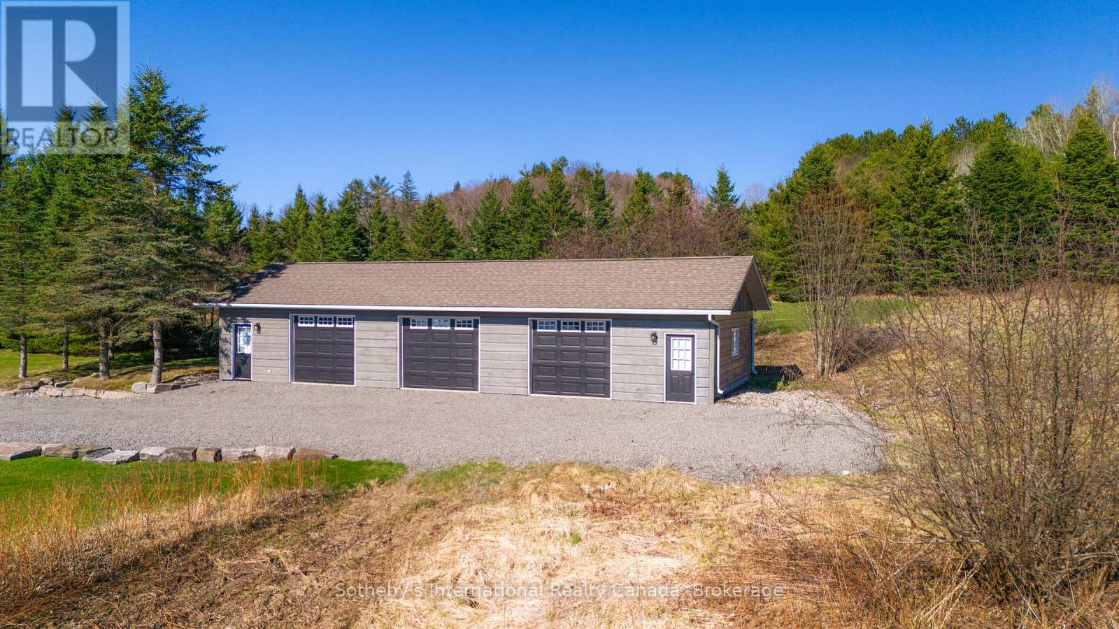 Photo 20 of 427 West Browns Road, Huntsville ON