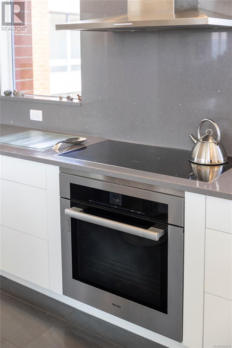 Single Family House for Sale in   Belmont Ave Victoria 