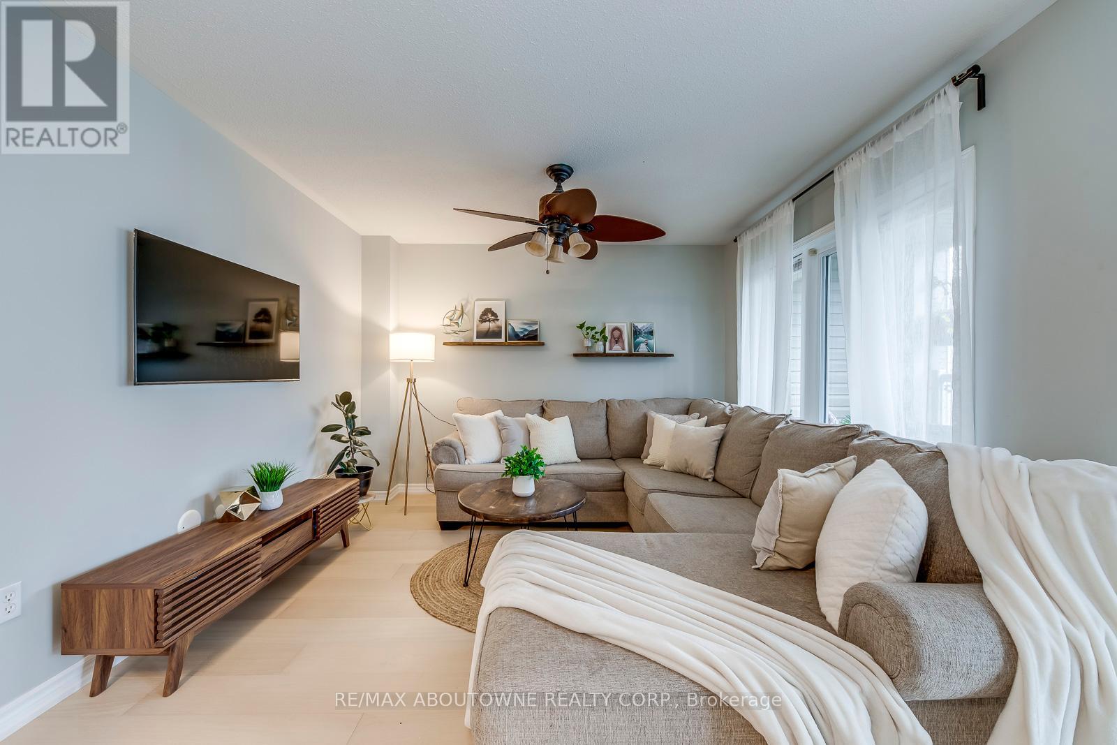 Photo 25 of 58 5090 Fairview Street, Burlington ON