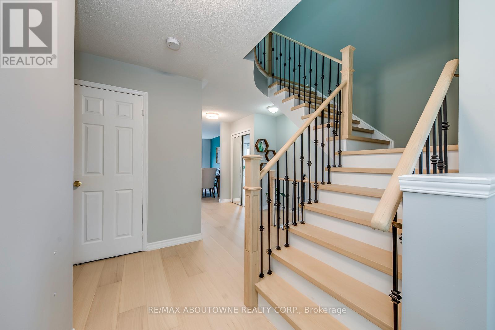Photo 37 of 58 5090 Fairview Street, Burlington ON