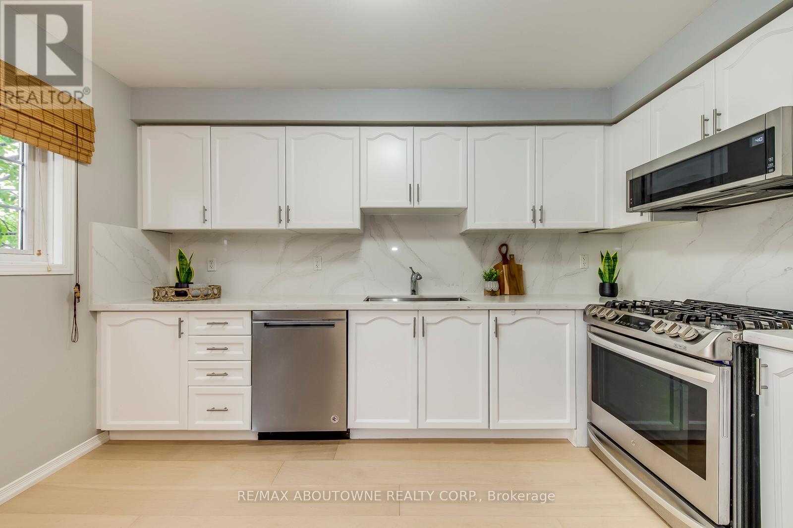 Photo 36 of 58 5090 Fairview Street, Burlington ON