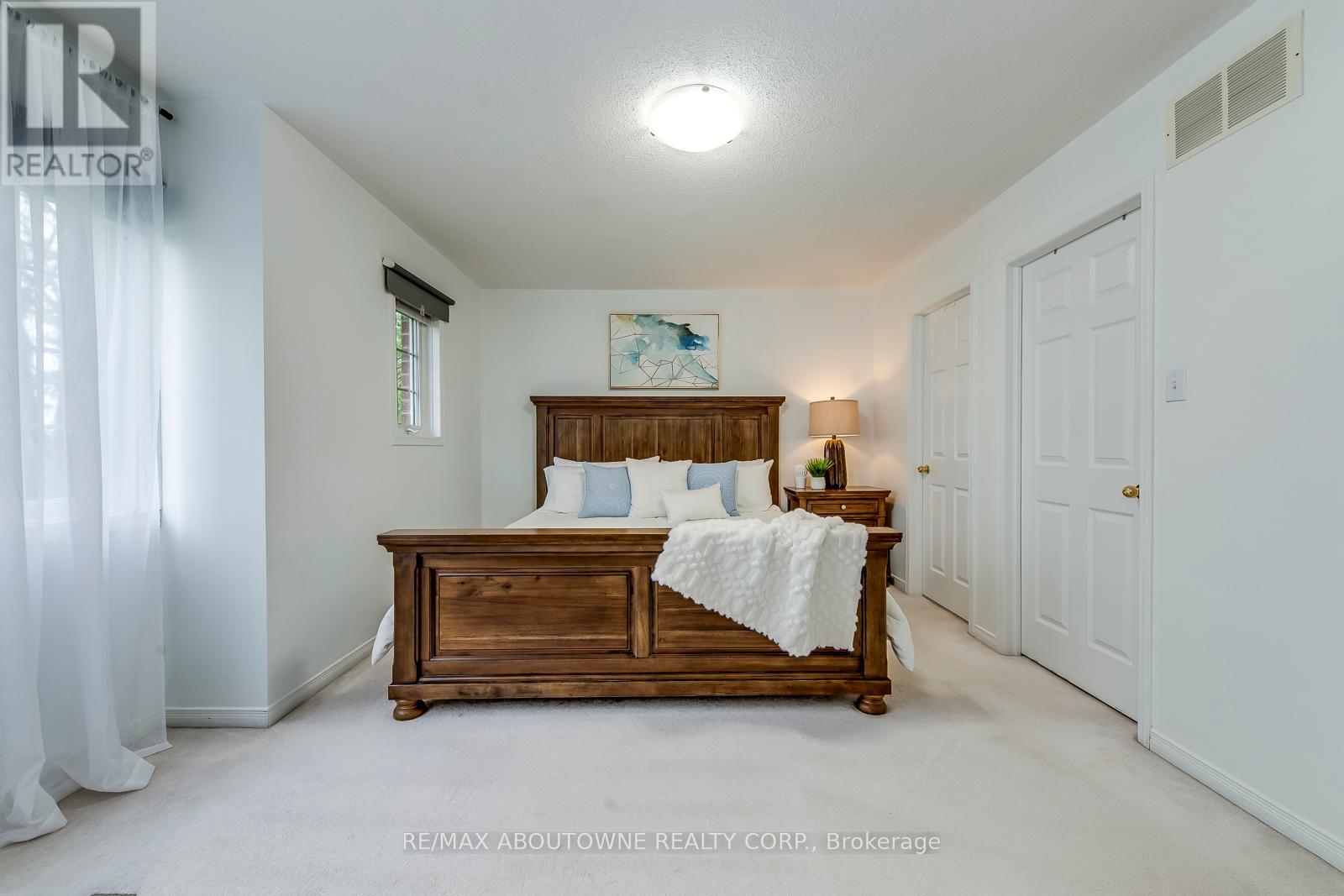 Photo 45 of 58 5090 Fairview Street, Burlington ON