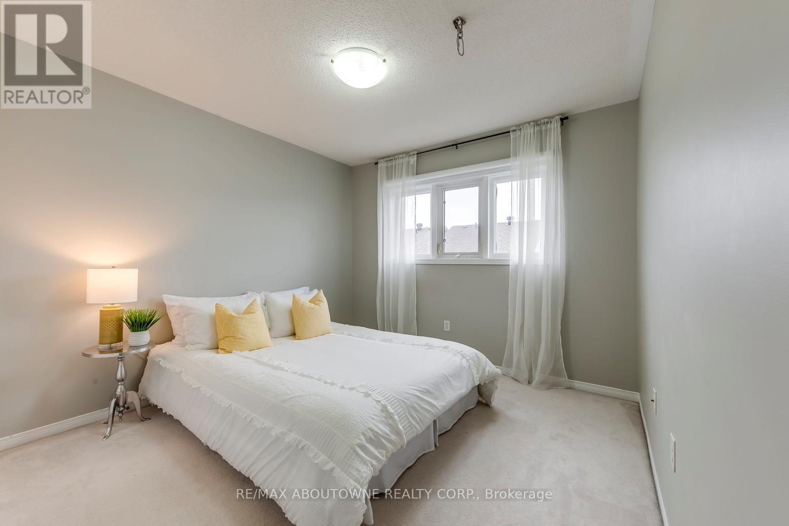 Photo 46 of 58 5090 Fairview Street, Burlington ON