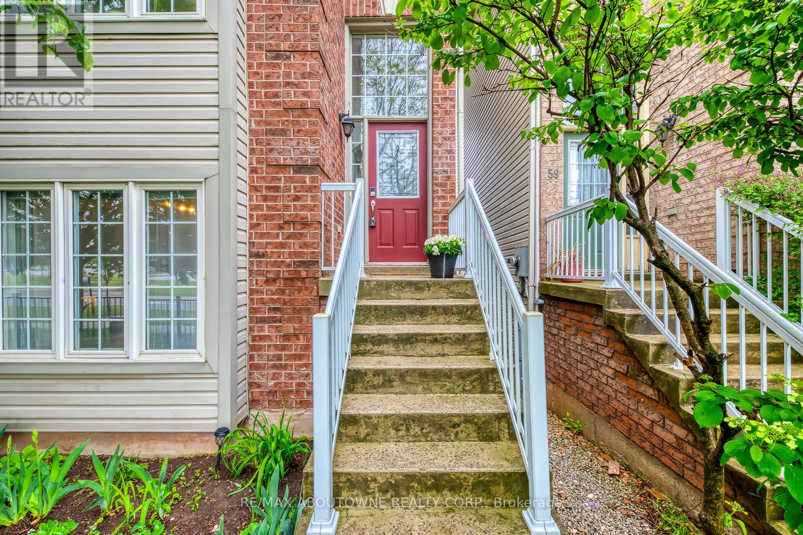 Photo 3 of 58 5090 Fairview Street, Burlington ON