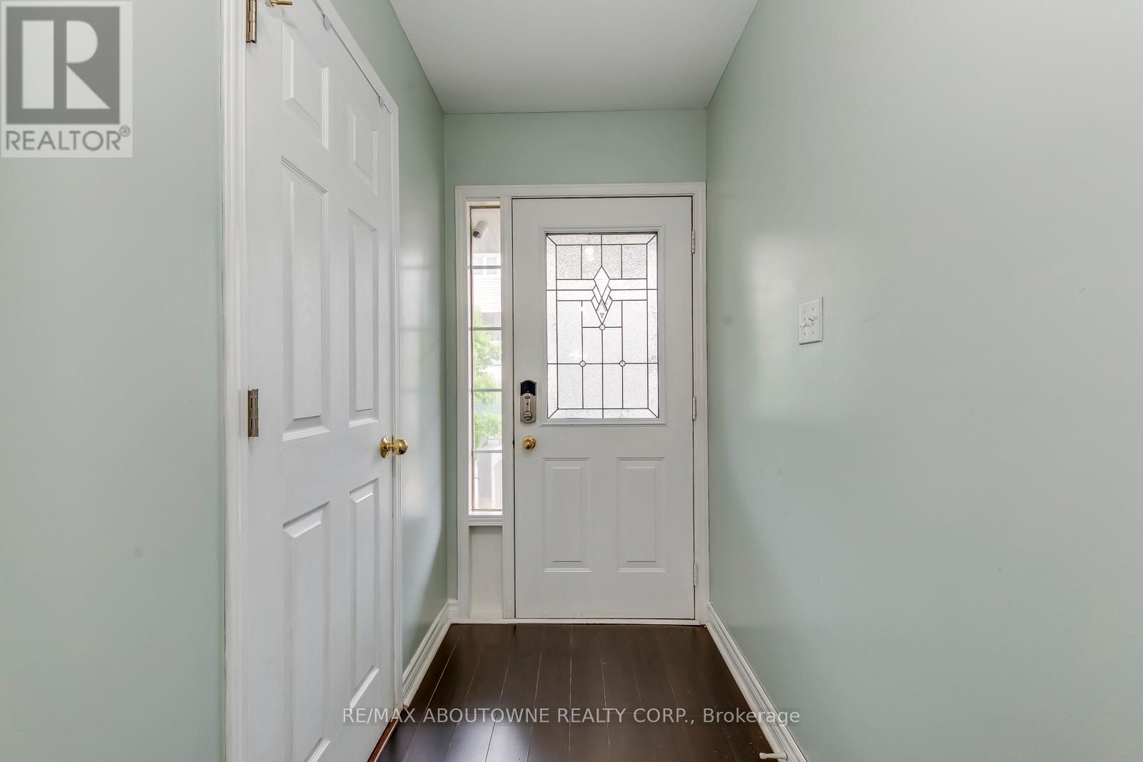 Photo 27 of 58 5090 Fairview Street, Burlington ON