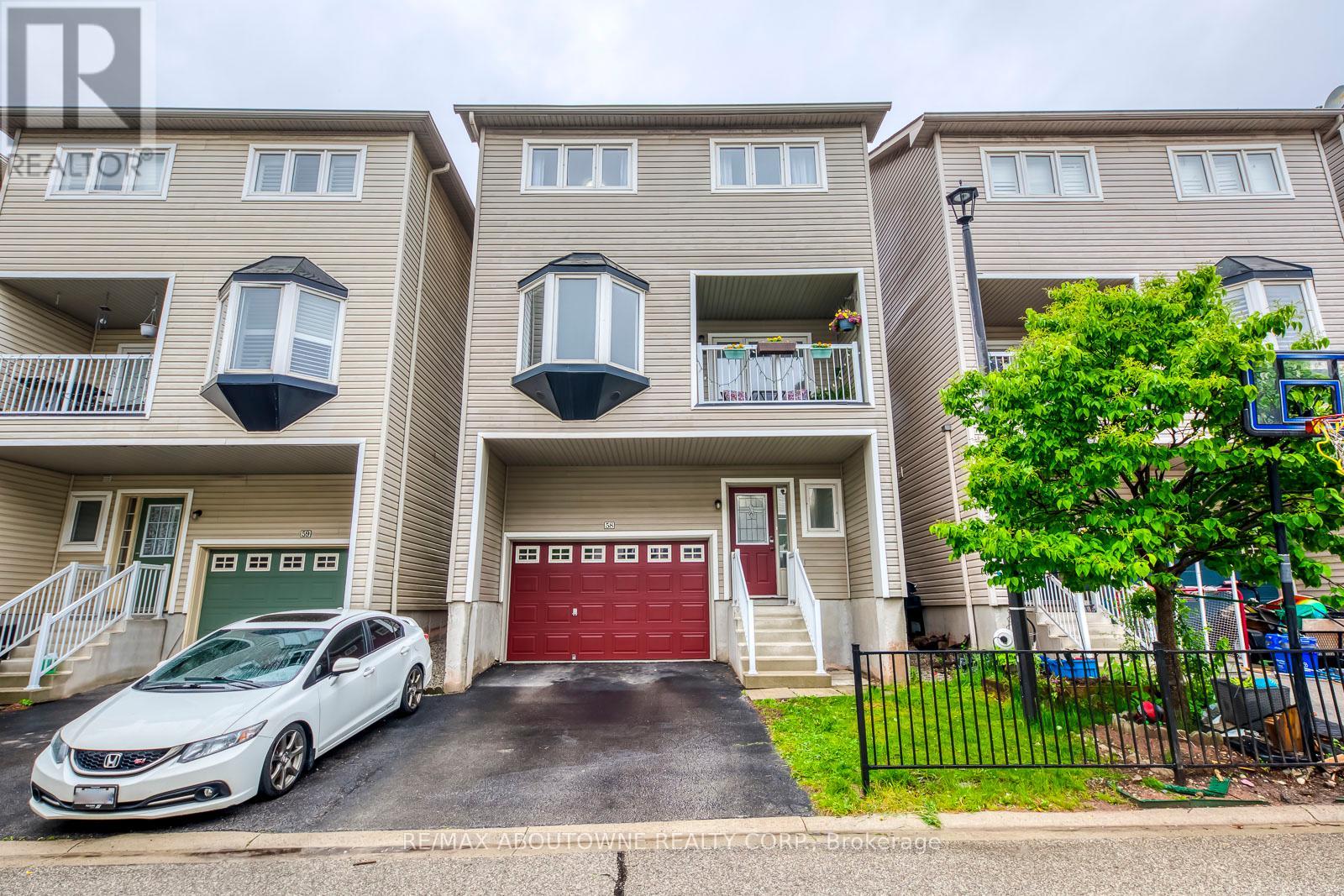 Photo 8 of 58 5090 Fairview Street, Burlington ON