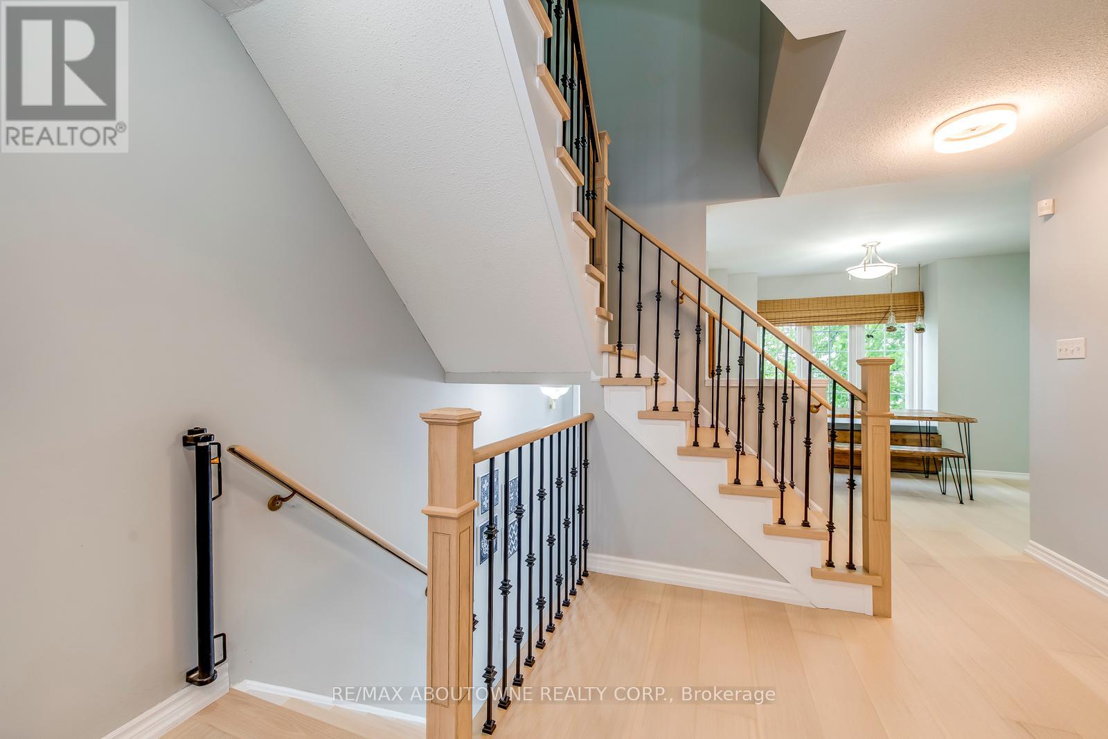 Photo 43 of 58 5090 Fairview Street, Burlington ON