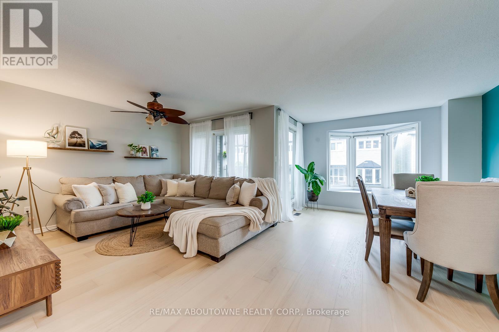 Photo 11 of 58 5090 Fairview Street, Burlington ON