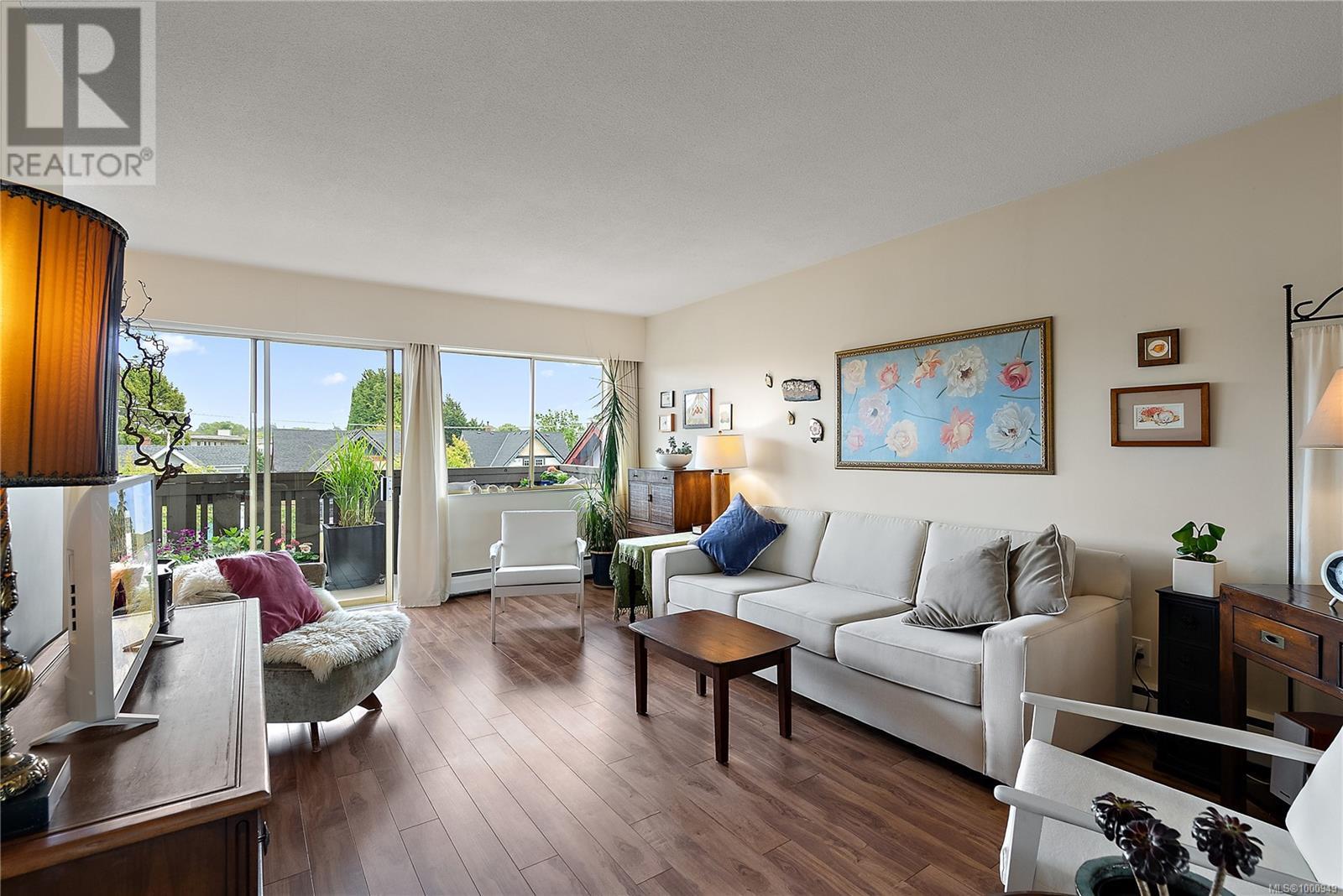 Photo 3 of 324 964 Heywood Ave, Victoria BC