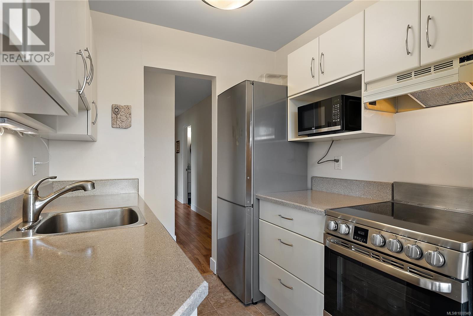 Photo 8 of 324 964 Heywood Ave, Victoria BC