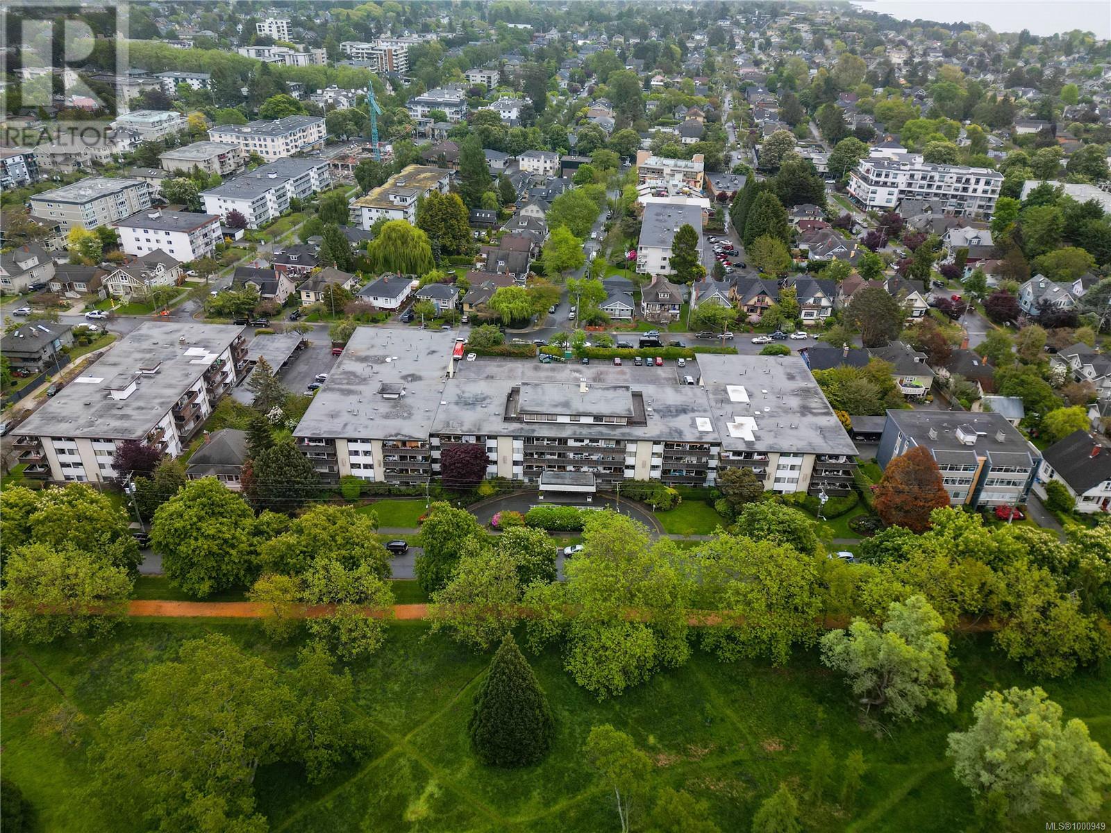 Photo 11 of 324 964 Heywood Ave, Victoria BC
