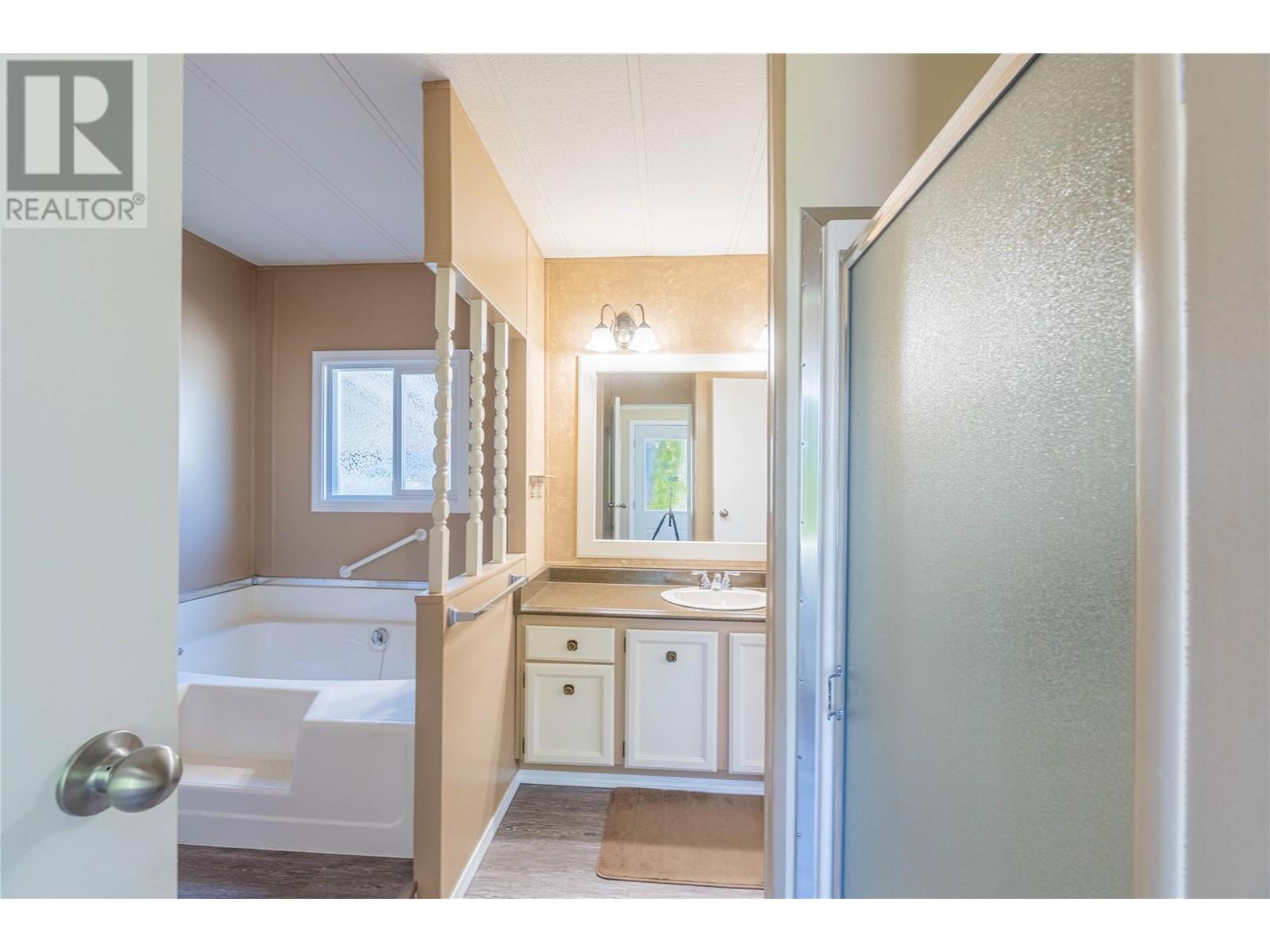 Photo 11 of 2400 Oakdale Way Unit 27, Kamloops BC