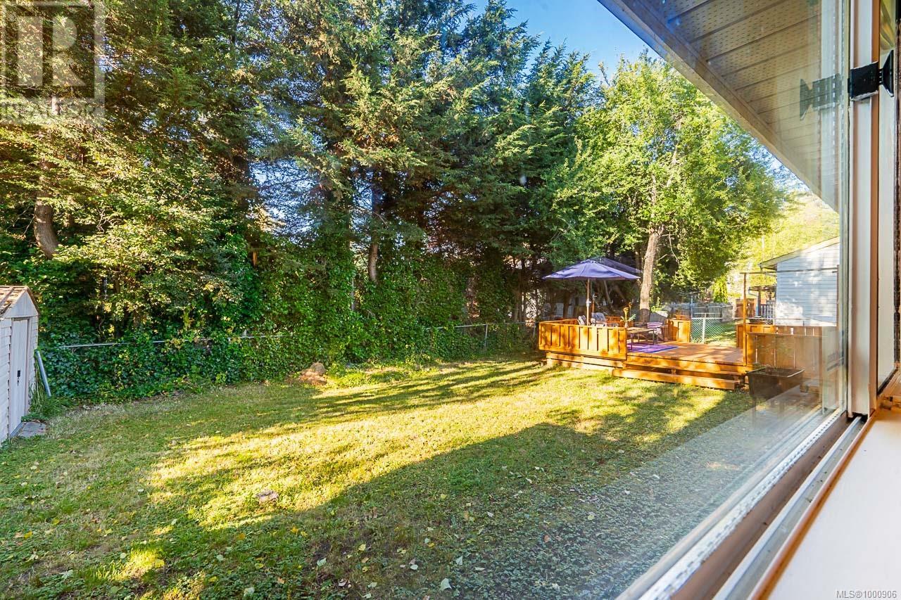 1382 McKenzie Ave, Saanich