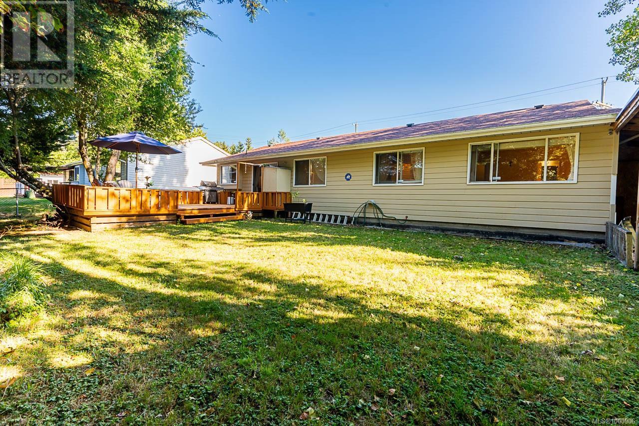 1382 McKenzie Ave, Saanich