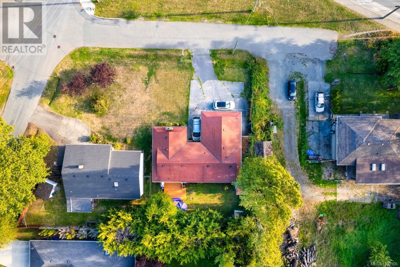 1382 McKenzie Ave, Saanich