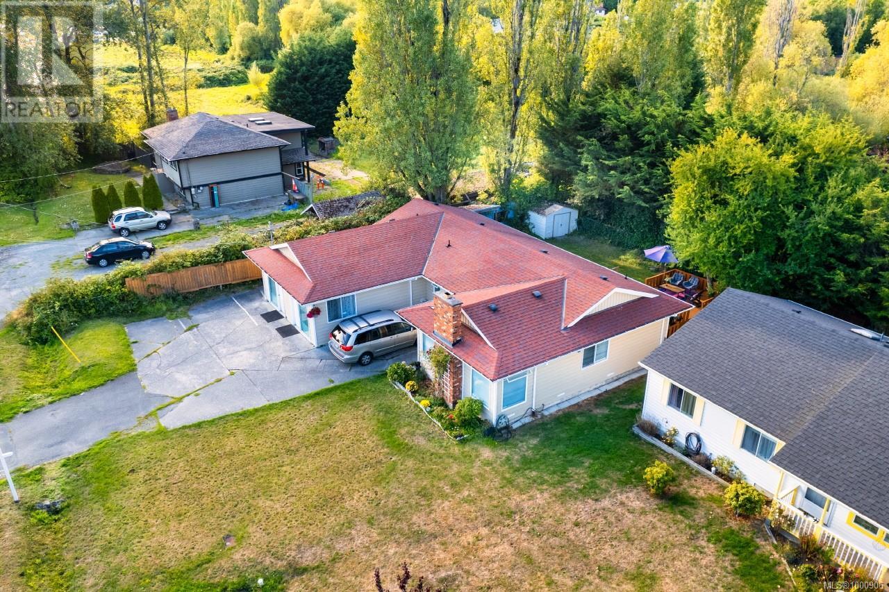 1382 McKenzie Ave, Saanich