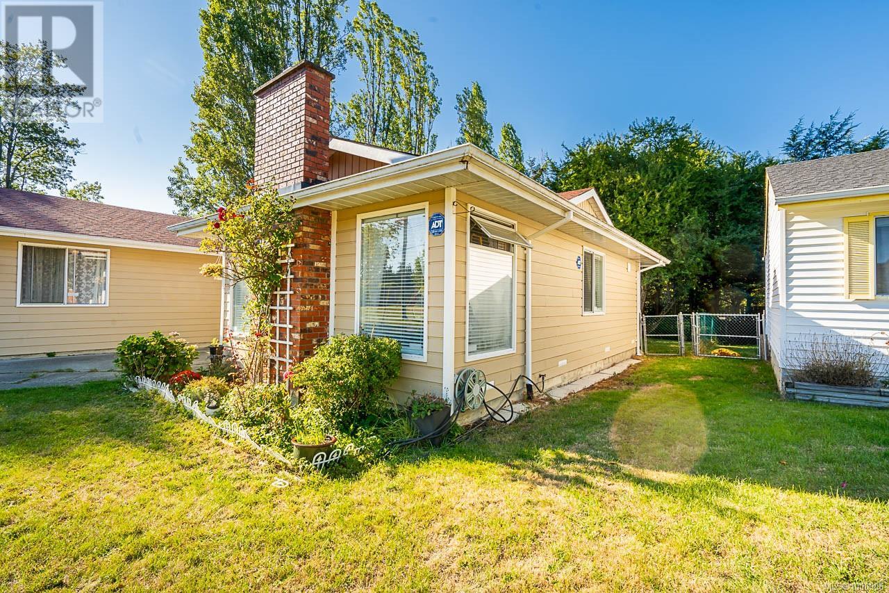 1382 McKenzie Ave, Saanich
