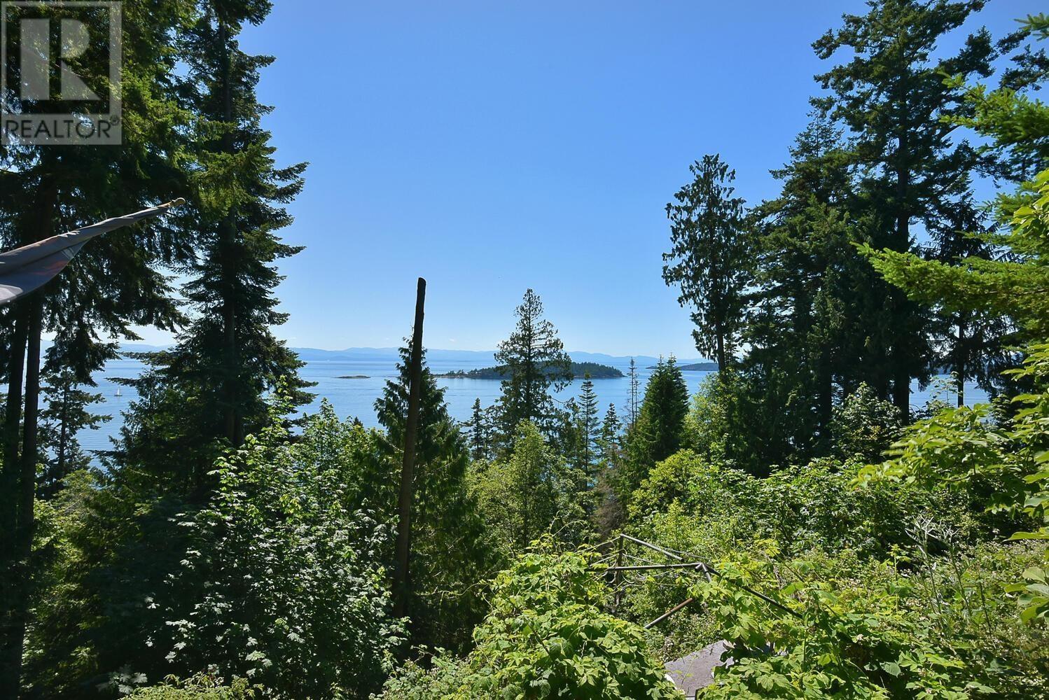 7985 REDROOFFS ROAD, Halfmoon Bay