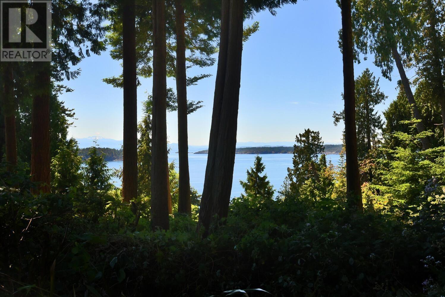 7985 REDROOFFS ROAD, Halfmoon Bay