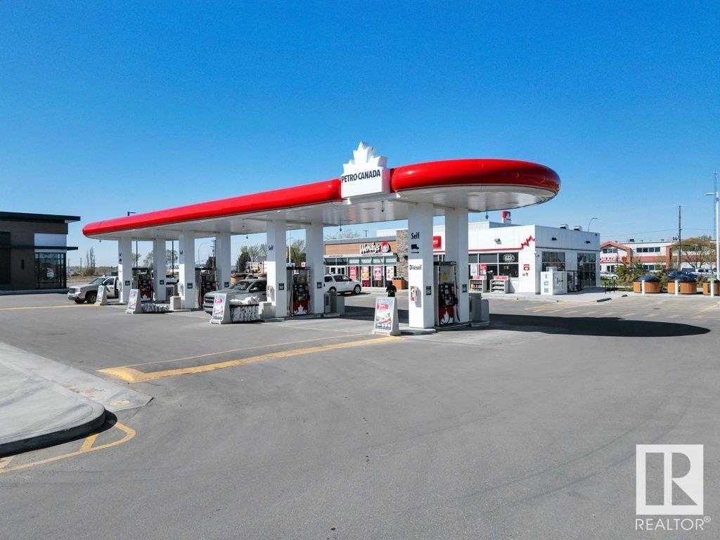 Photo 5 of 4905 Roper Rd Nw, Edmonton AB