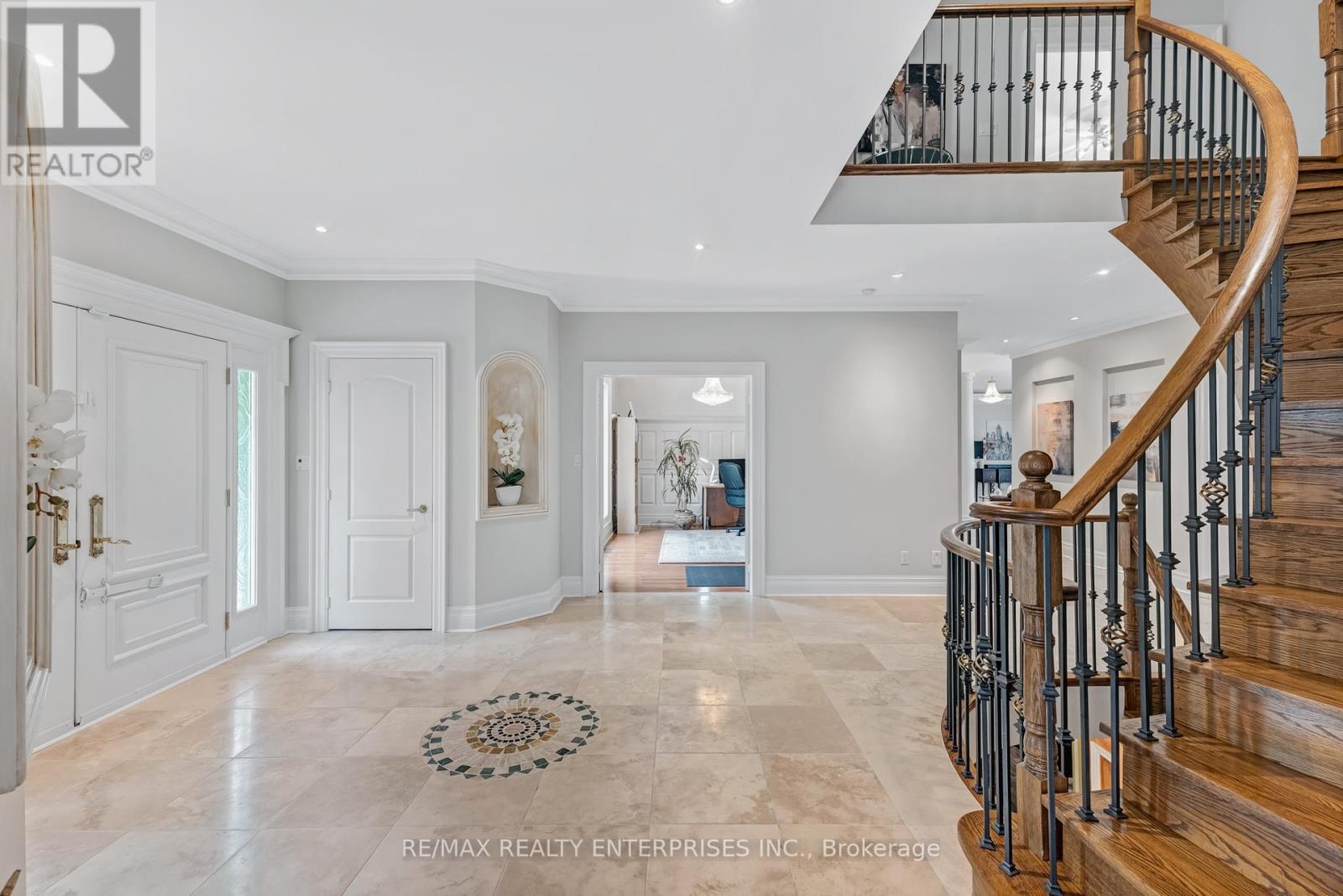 Photo 10 of 2162 Parker Drive, Mississauga ON