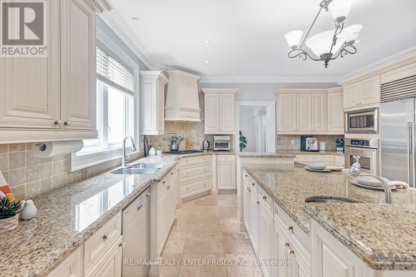 Photo 16 of 2162 Parker Drive, Mississauga ON