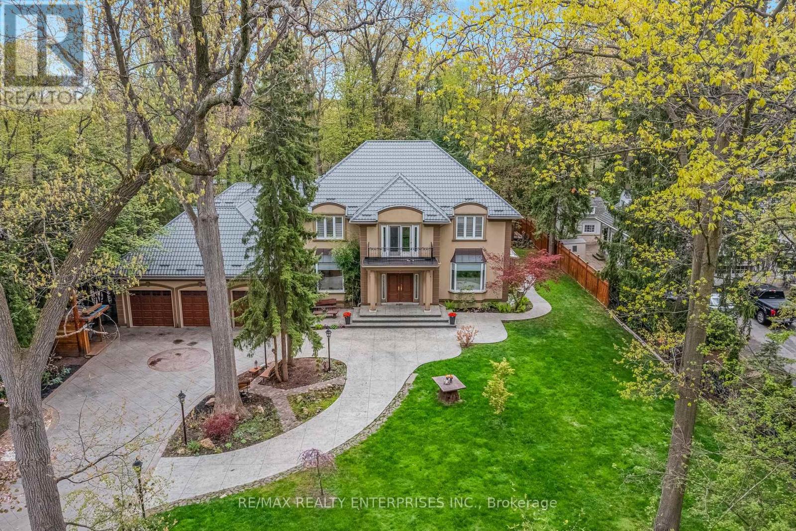 Photo 4 of 2162 Parker Drive, Mississauga ON