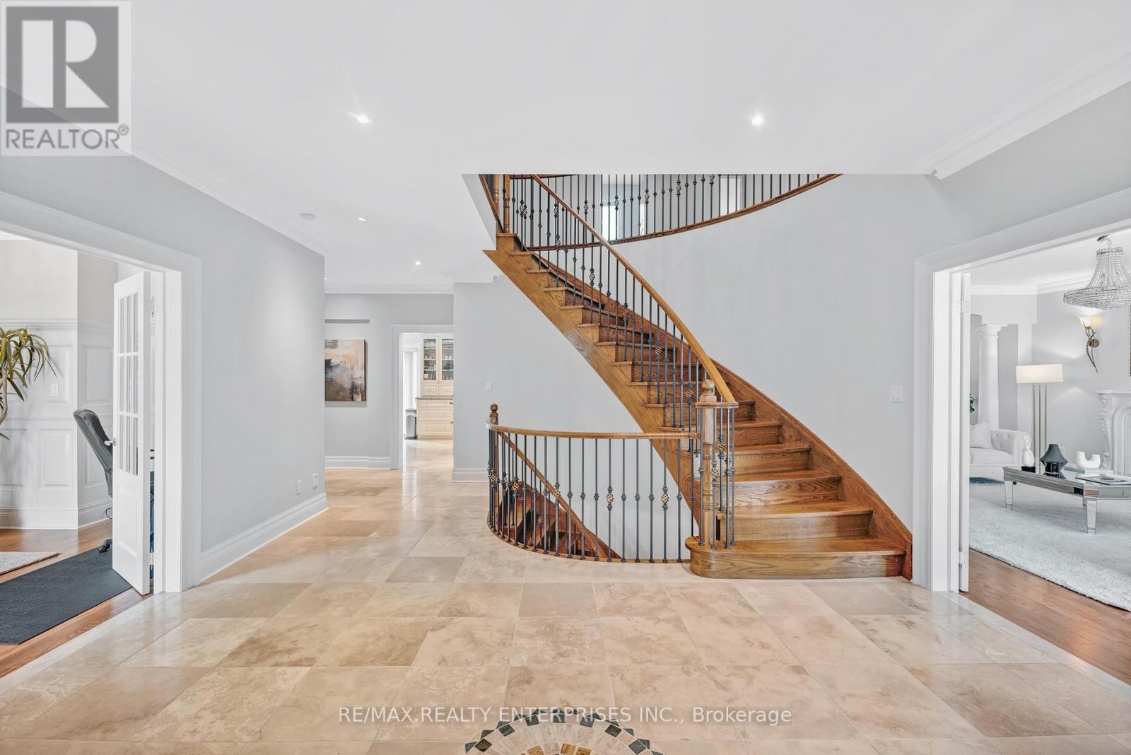 Photo 9 of 2162 Parker Drive, Mississauga ON