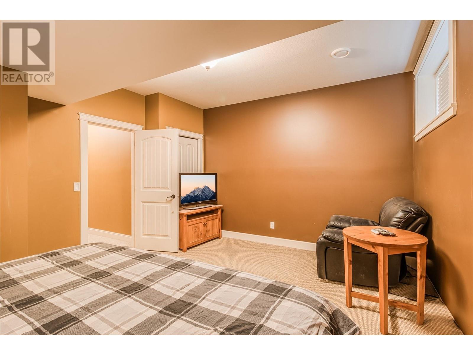  1084 Hume Avenue, Kelowna