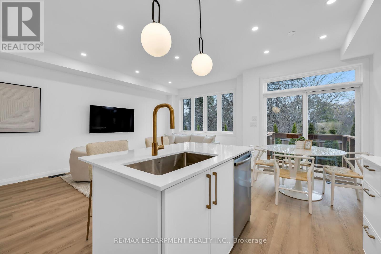 Photo 13 of 31 Kingfisher Drive, Hamilton ON