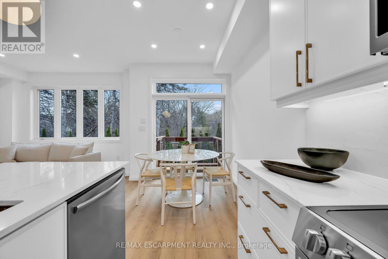Photo 14 of 31 Kingfisher Drive, Hamilton ON