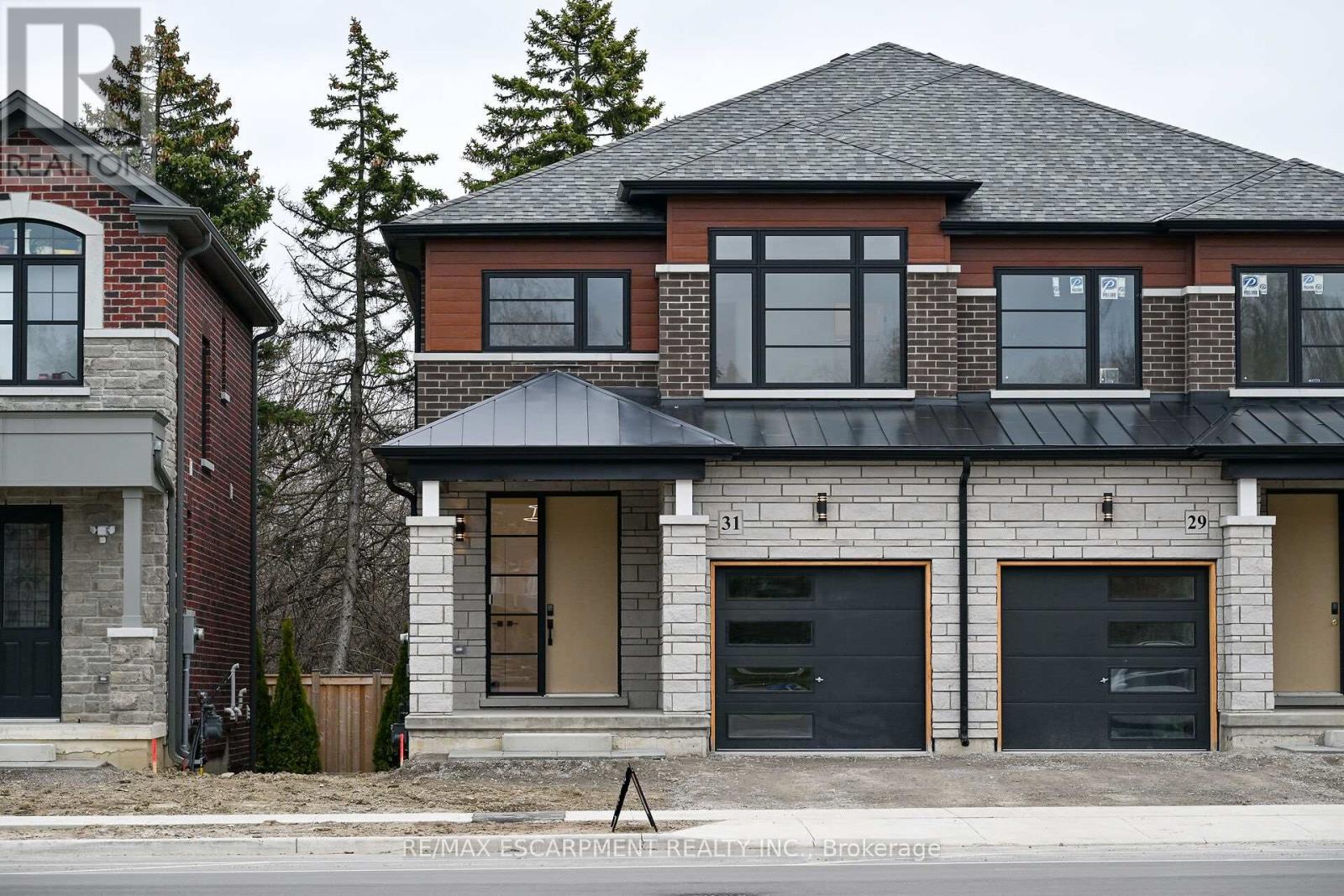 Photo 2 of 31 Kingfisher Drive, Hamilton ON